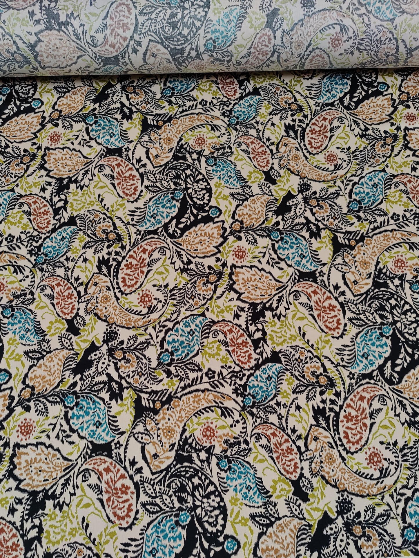 Tissu satin de viscose imprimé cachemire multicolore | Babylon