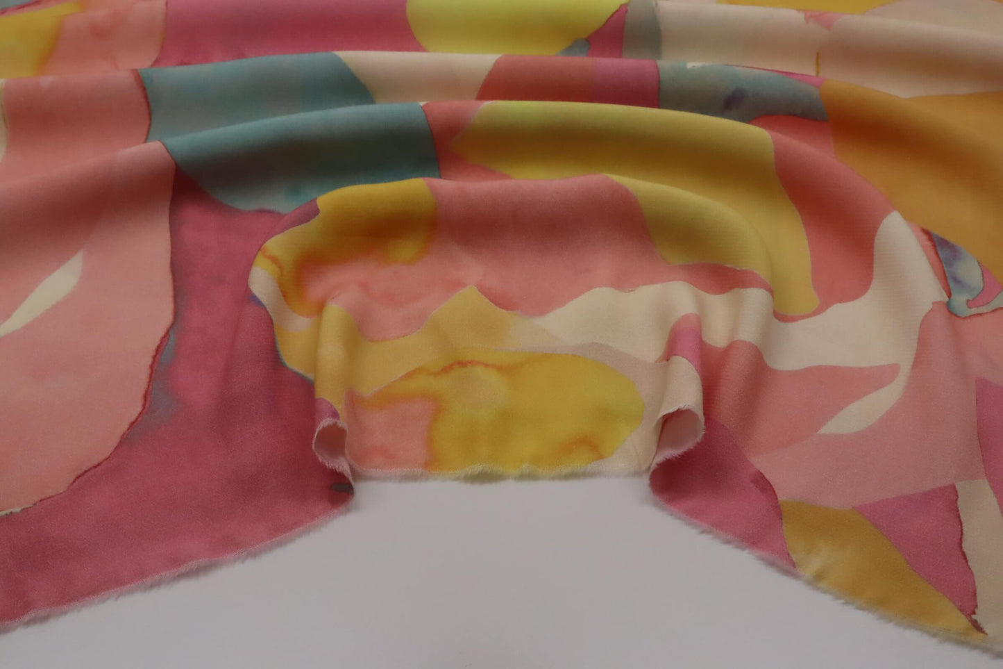 Tissu crêpe de viscose imprimé aquarelle multicolore