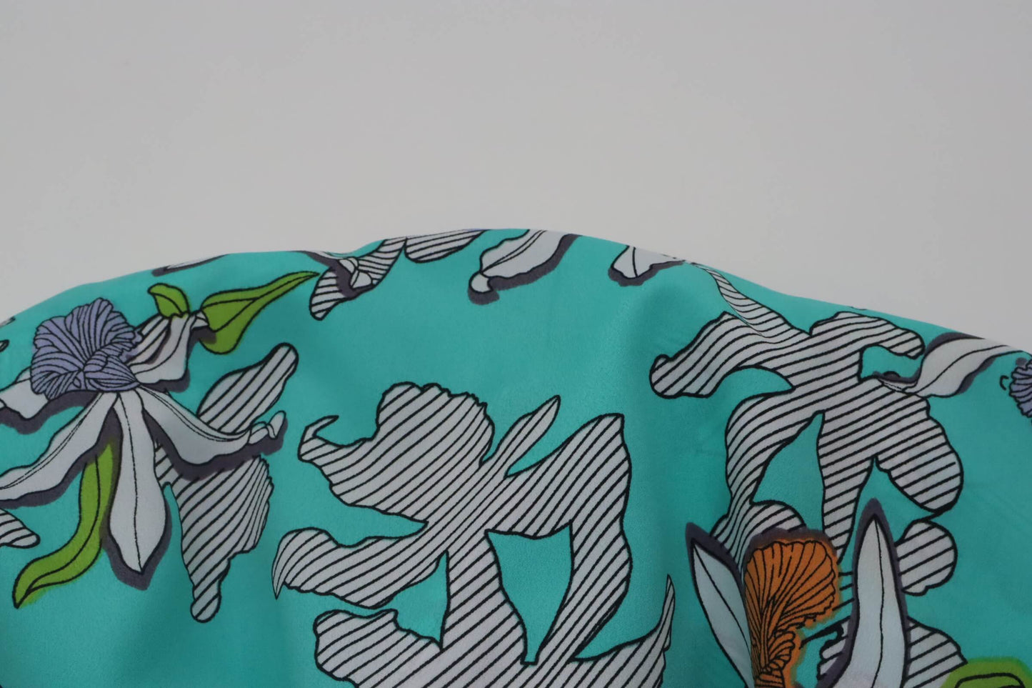 Green blue polyester crepe fabric with tropical flower print