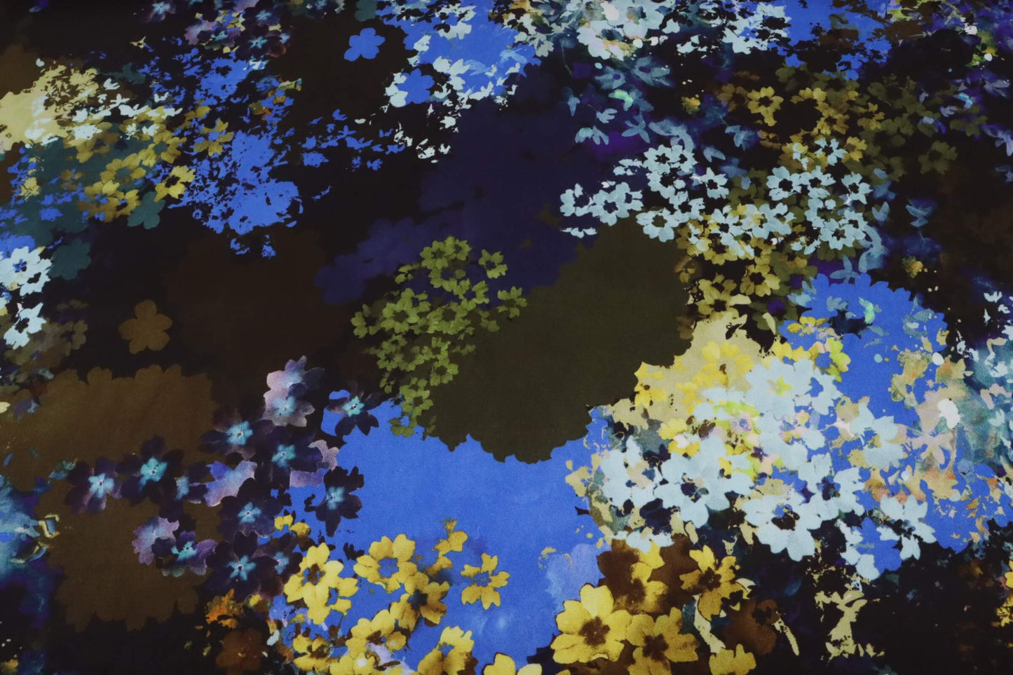 Floral printed viscose twill fabric | Jardin d'Équinoxe