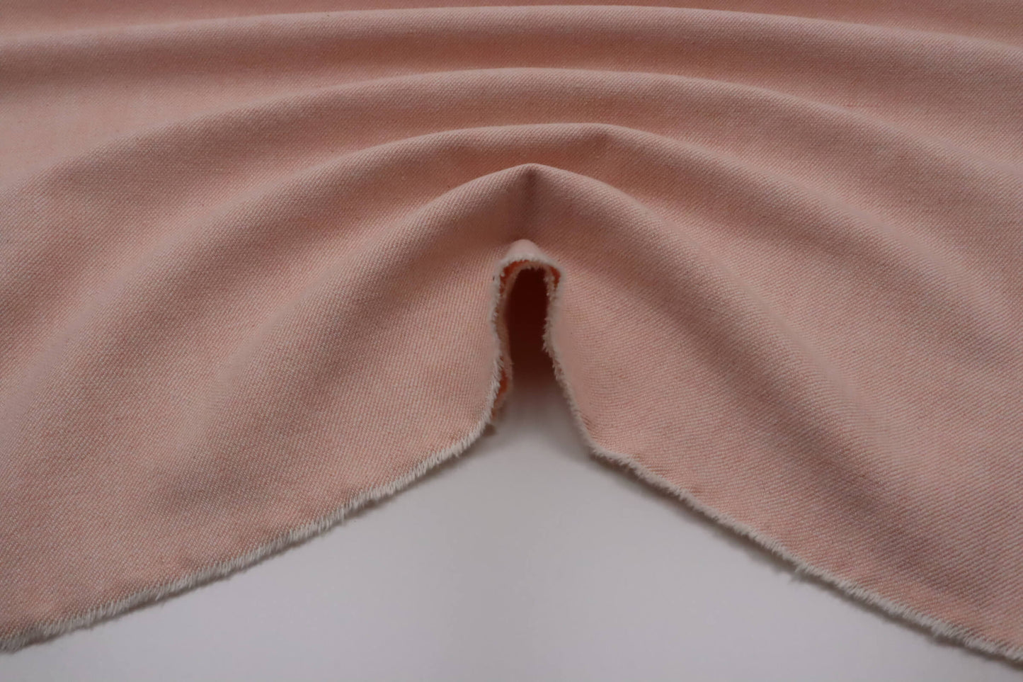 Tissu sergé de coton italien rose pâle