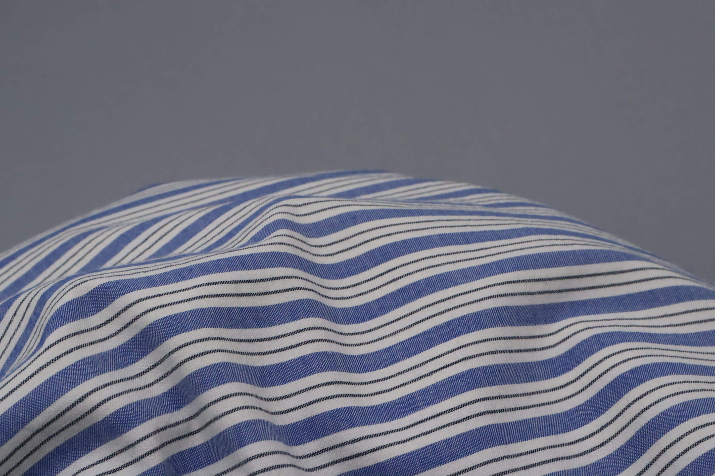Tissu sergé de coton bio tissé-teint à rayures bleues et noires | Ciel et Encre - Coupon de 3 mètres