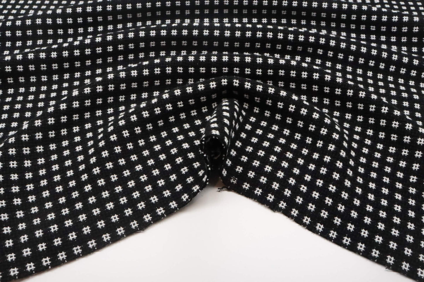 Tissu lainage carrés blancs sur fond noir