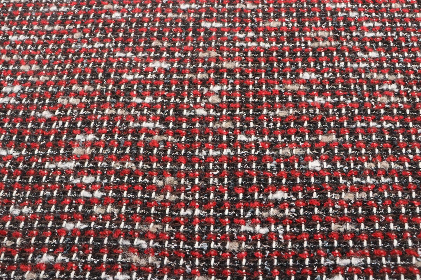Red and black jacquard fabric | Éclat de Rouges
