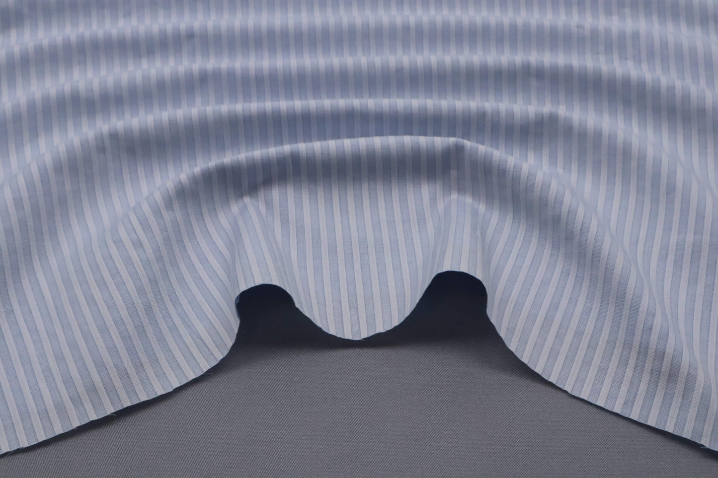 Tissu coton rayure bleues en relief