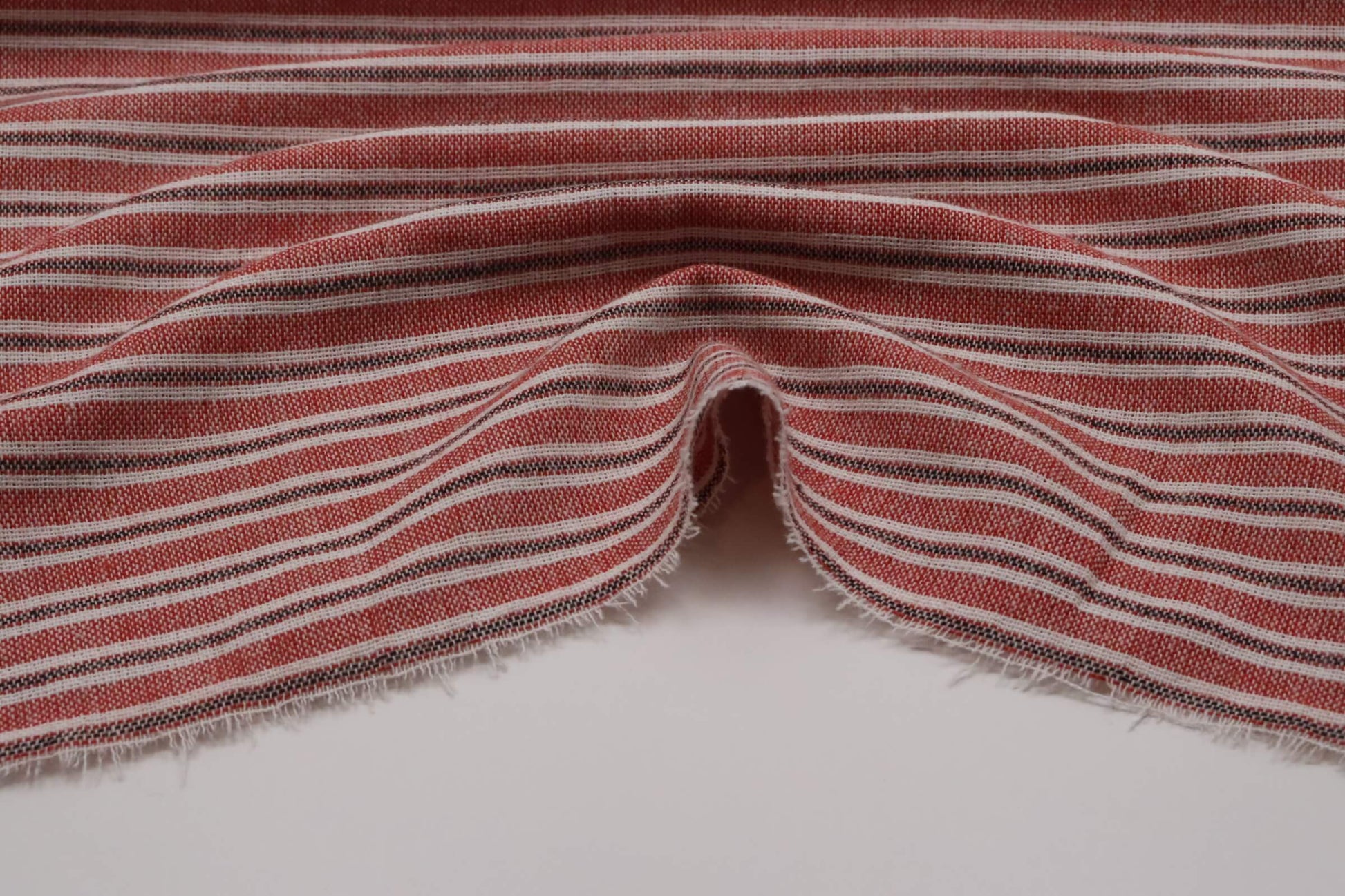 Tissu coton mélangé à rayures terre battue