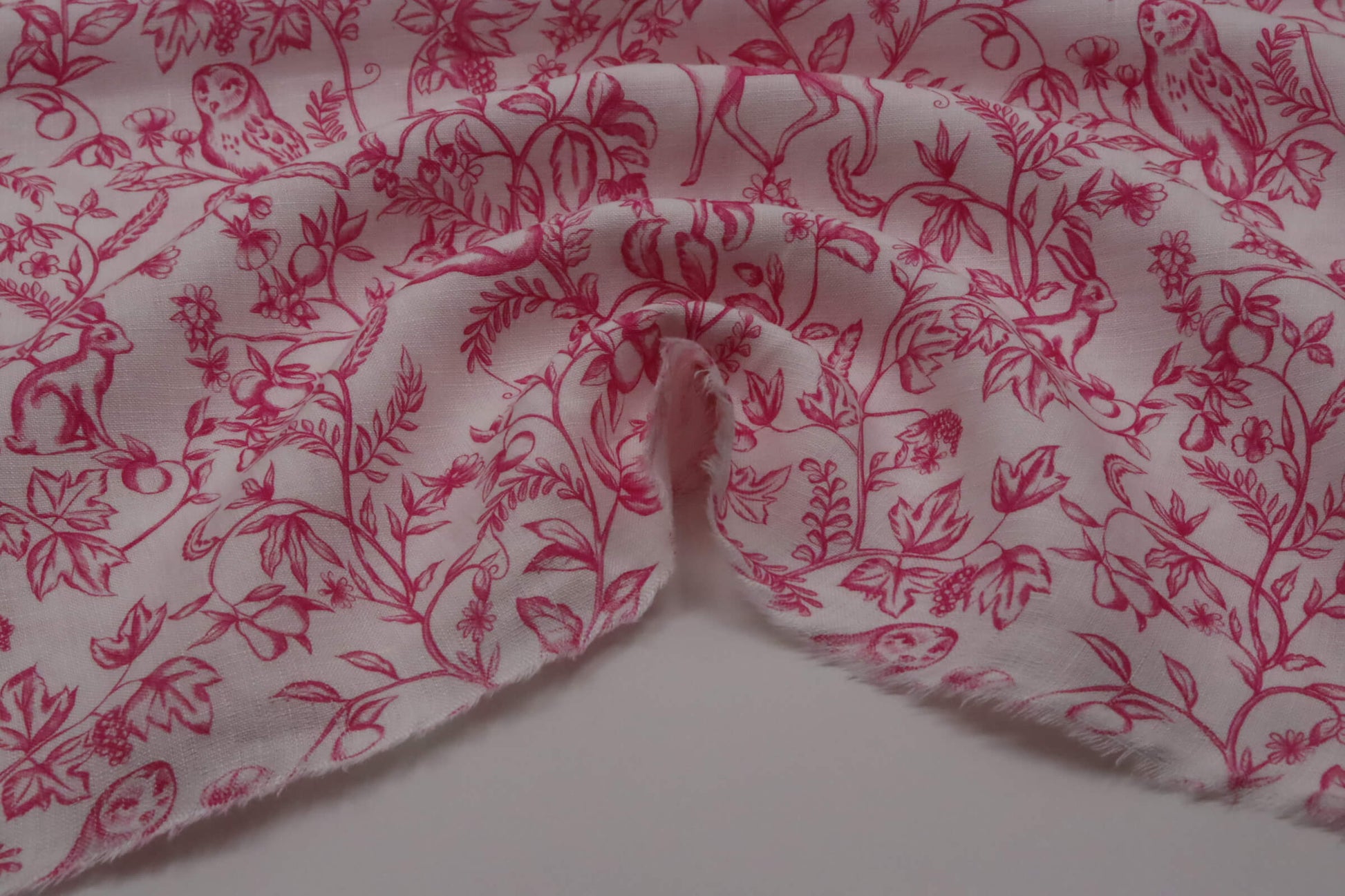 Tissu lin toile de jouy fuchsia imprimé animaux