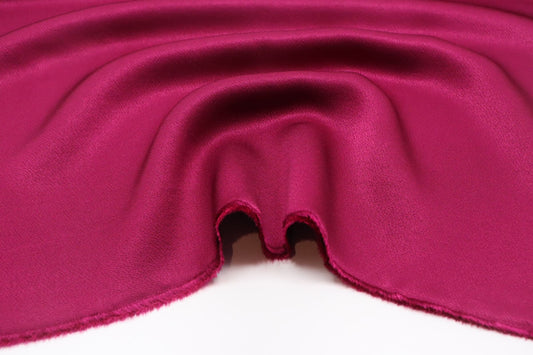 Tissu rayonne et polyester mauve envers satin
