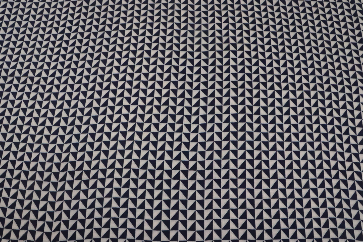 Tissu satin de viscose imprimé graphique | Fugue Chromatique