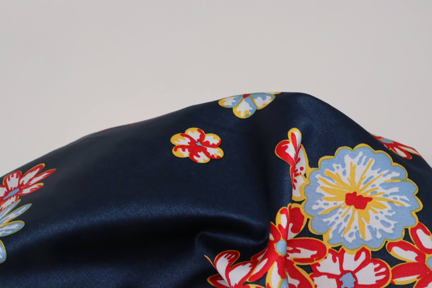 Flower-printed cotton and viscose satin fabric | Paloma Riviera