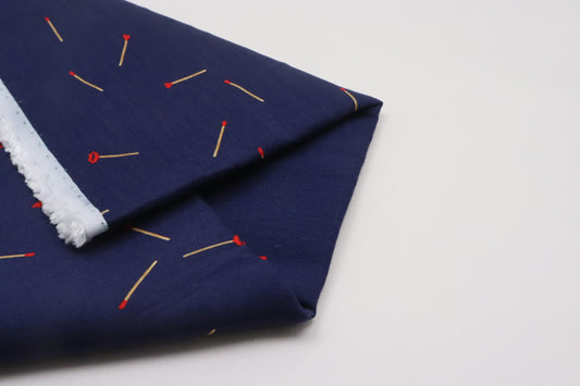 Tissu lin bleu imprimé allumettes coeur et bouche