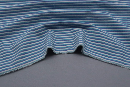 Tissu sergé de coton imprimé rayures bicolores bleu clair et foncé