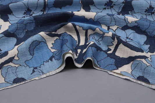 Tissu coton effet tramé imprimé fleurs bleues
