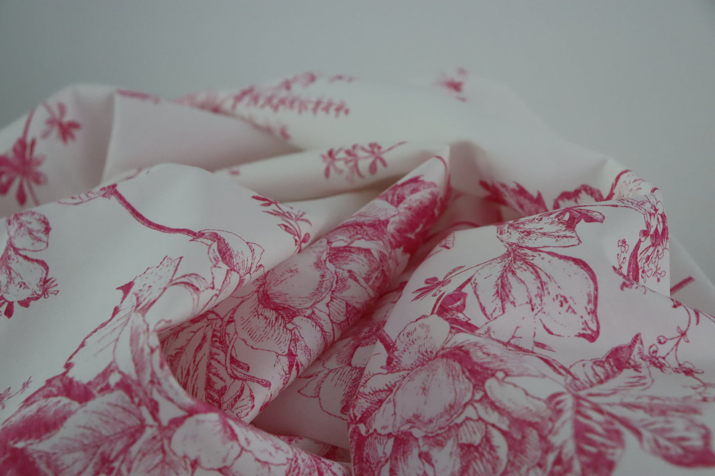 tissu popeline de coton imprimé fleurs rose fuschia