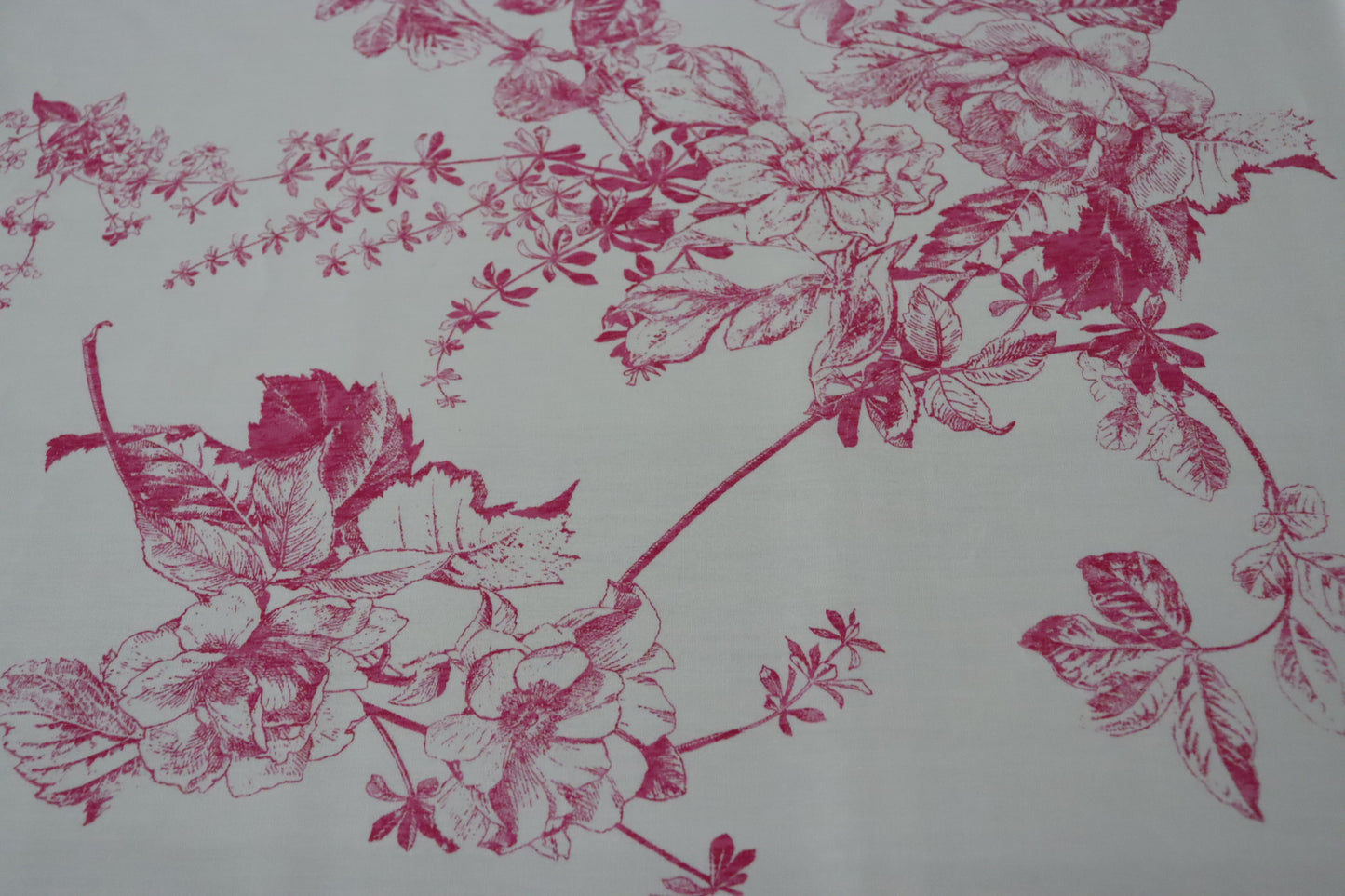 Tissu popeline de coton | Imprimé rose fuchsia fond blanc