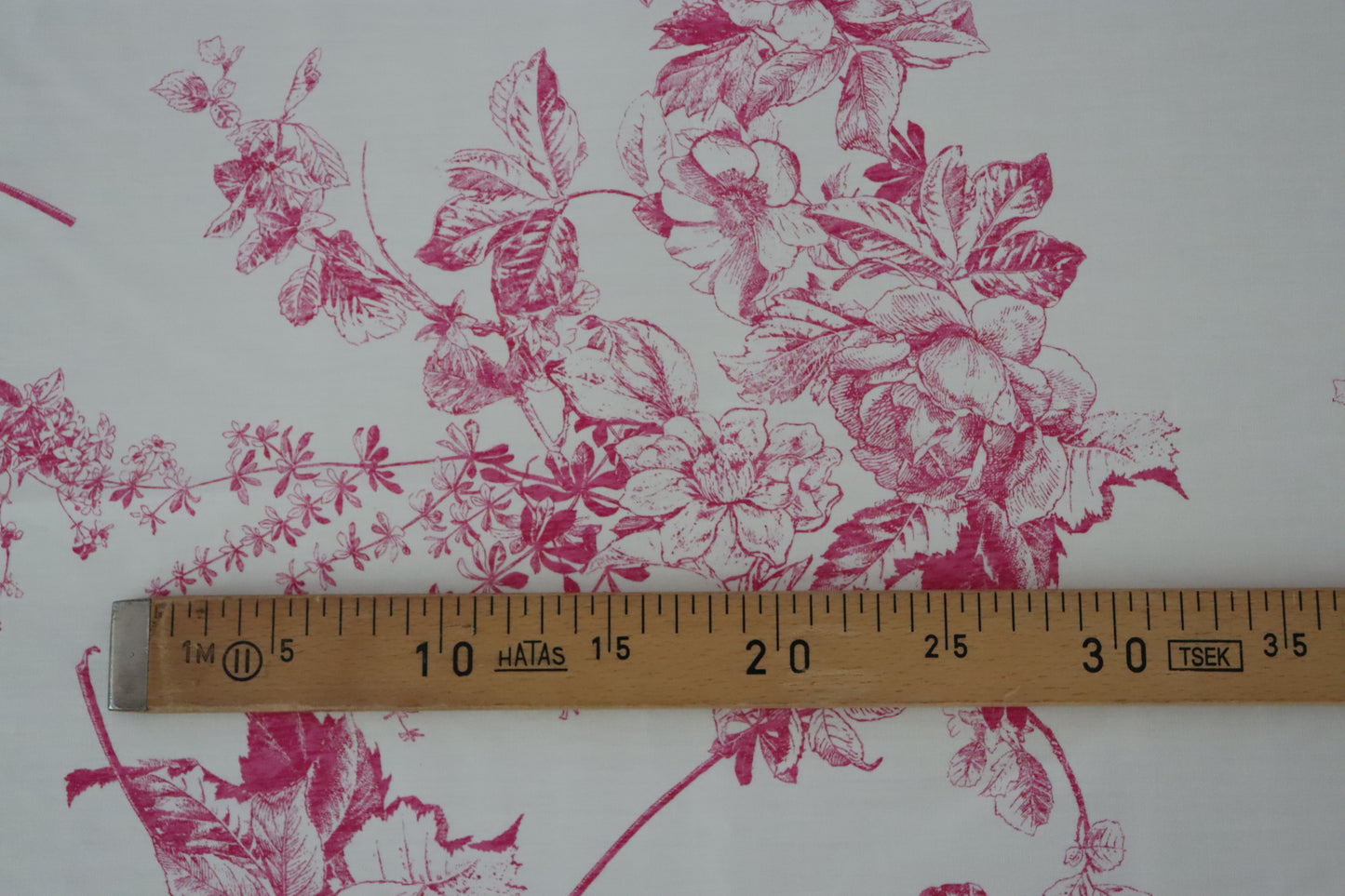 Tissu popeline de coton | Imprimé rose fuchsia fond blanc