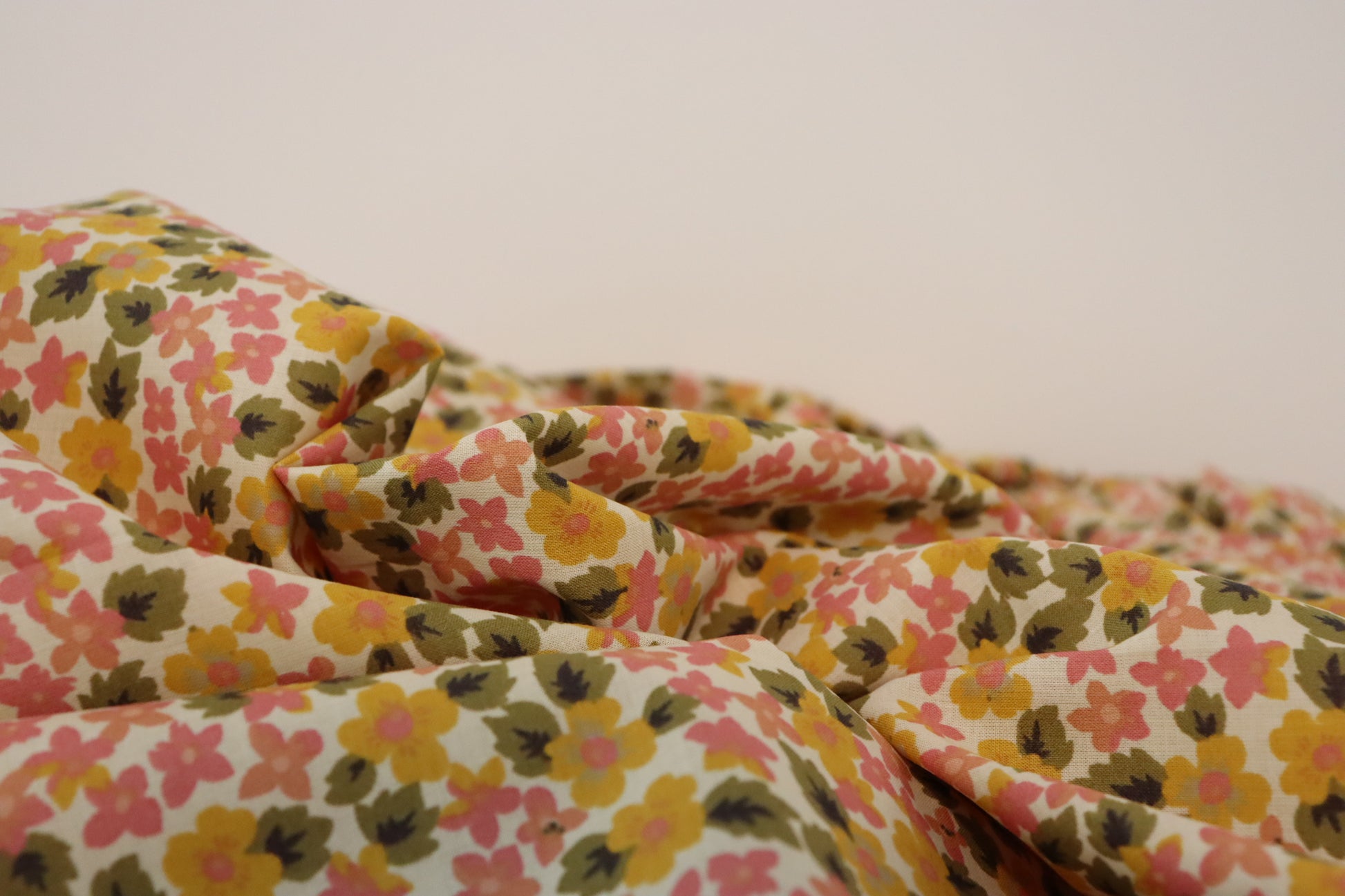 Tissu voile de coton Imprimé fleurs jaunes