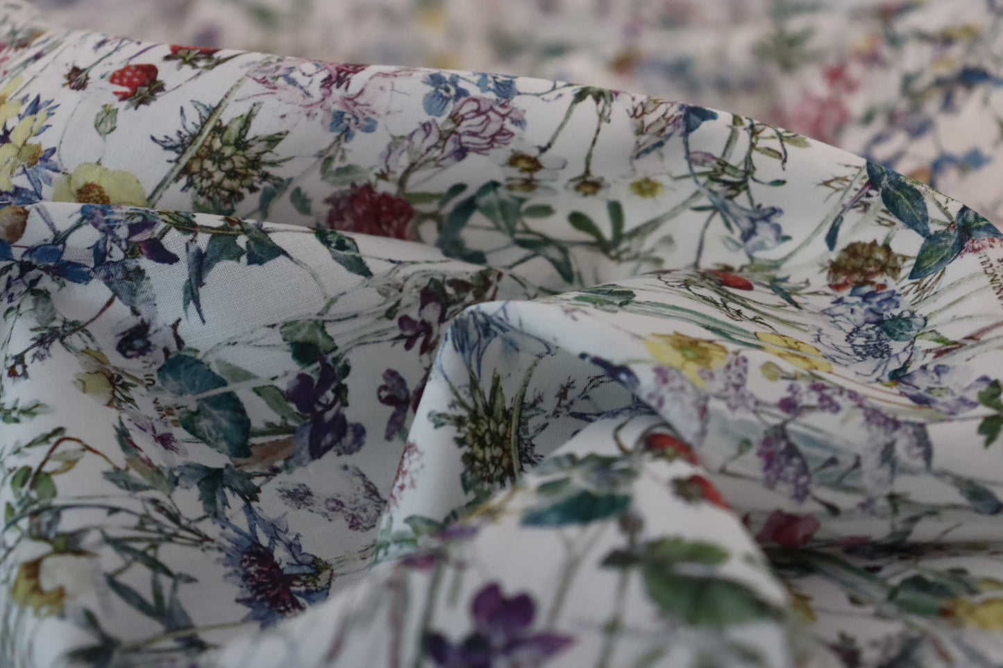 Tissu coton Liberty Tana Lawn | Wild Flowers White