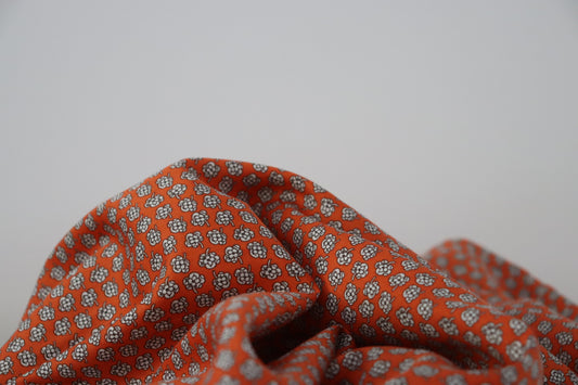 Tissu coton imprimé fleurs blanches fond orange