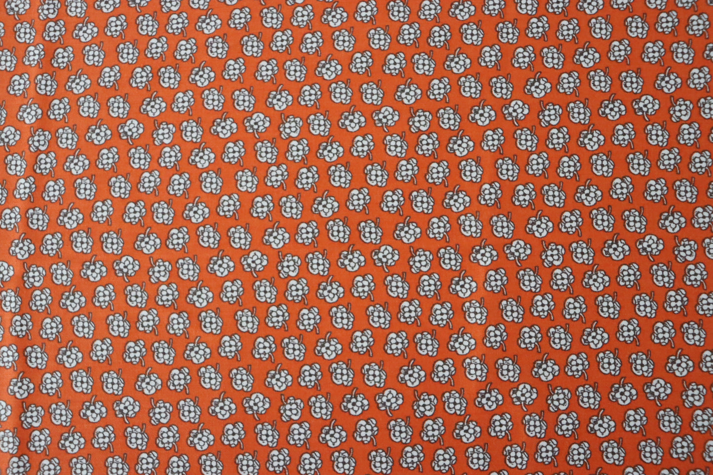 Tissu coton | Imprimé fleurs blanches fond orange