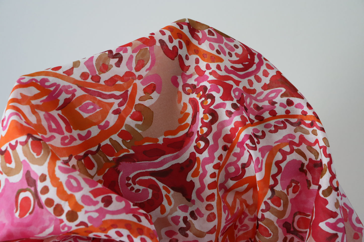 Tissu Voile de coton rose | imprimé paisley