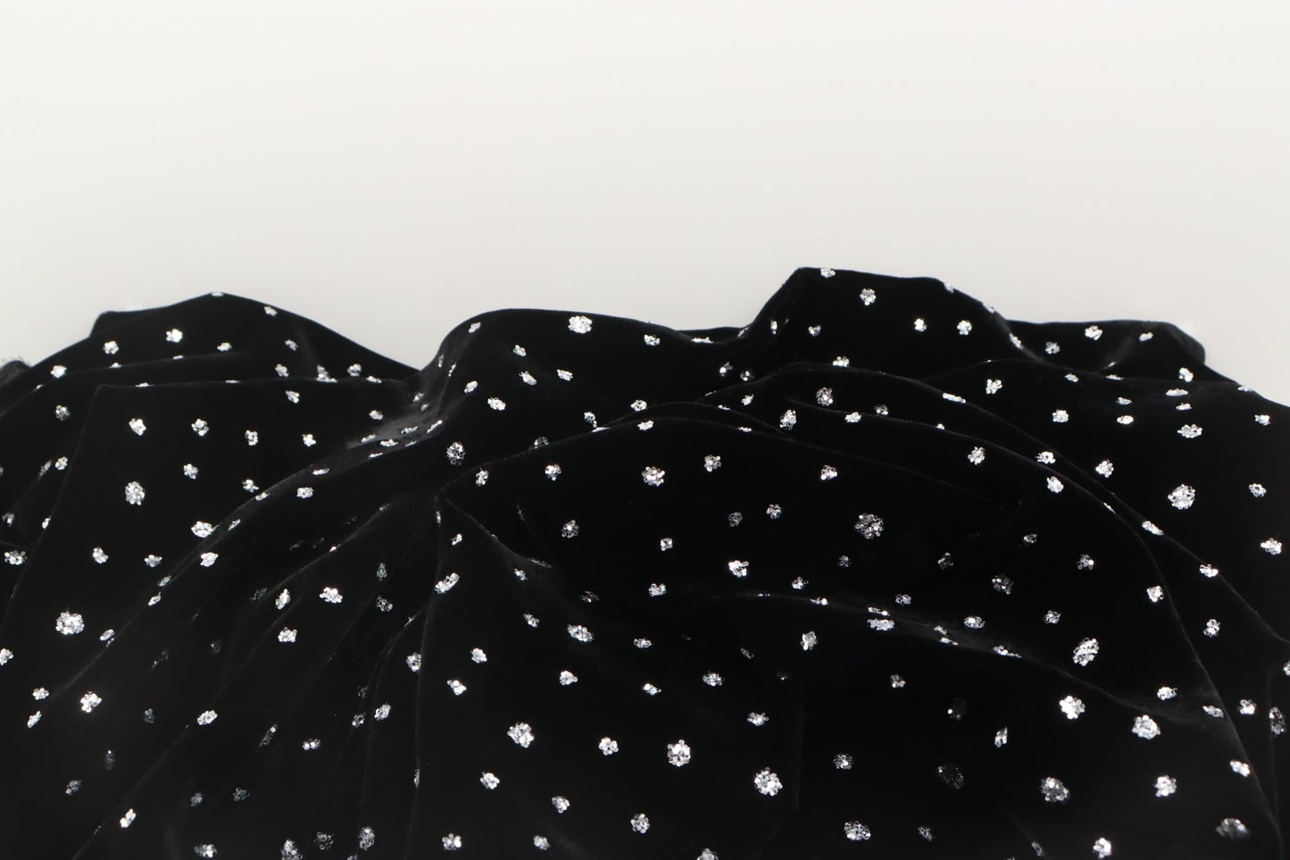 Tissu velours de viscose | Fond noir sequins argentés