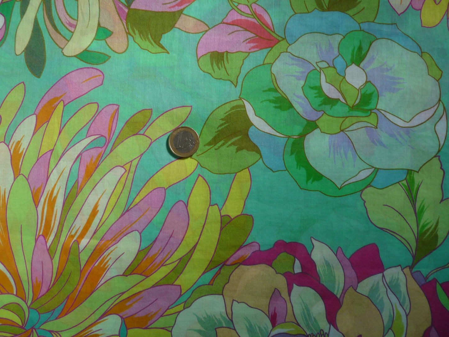 Tissu voile de coton | fond vert fleurs multicolores