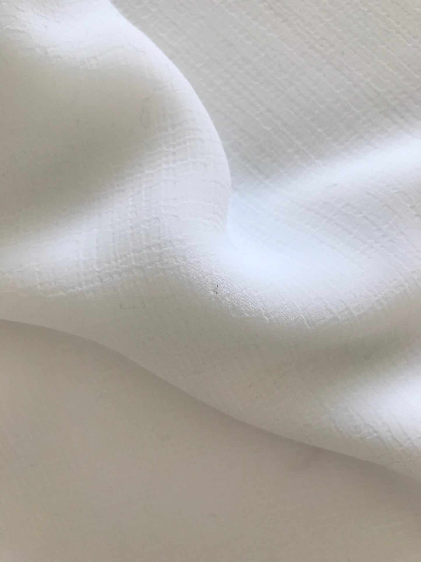 Tissu crêpe blanc texturé - coupe de 3 mètres