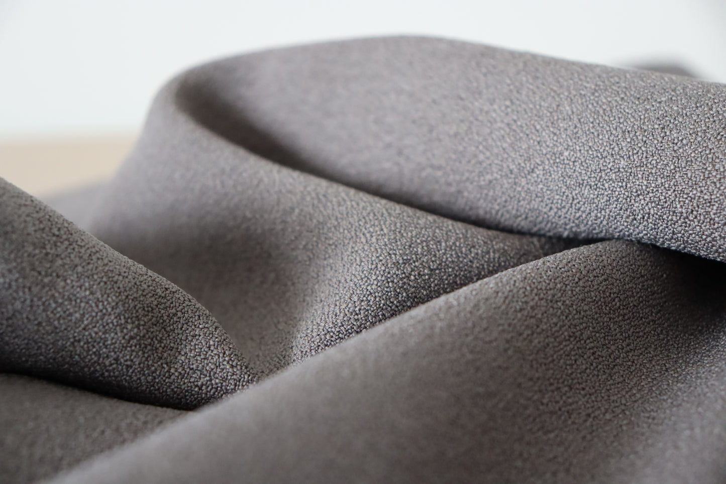 tissu crêpe de polyester gris texturé
